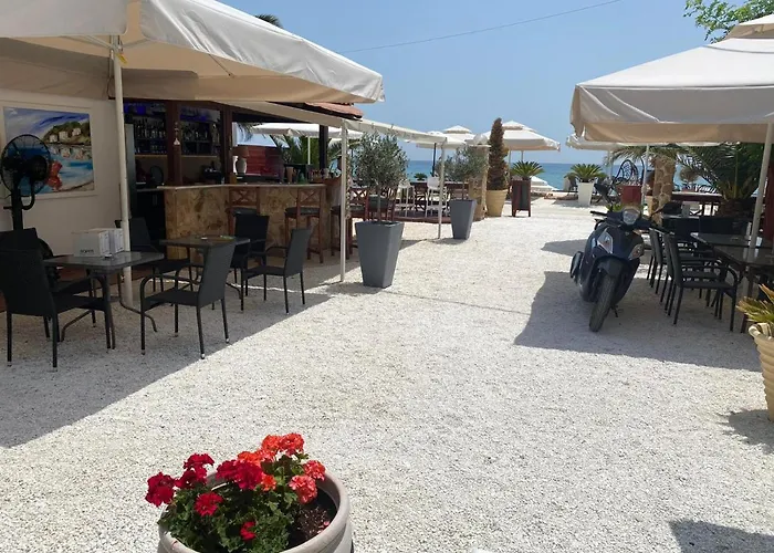 Plaisir 公寓式酒店 Makriammos